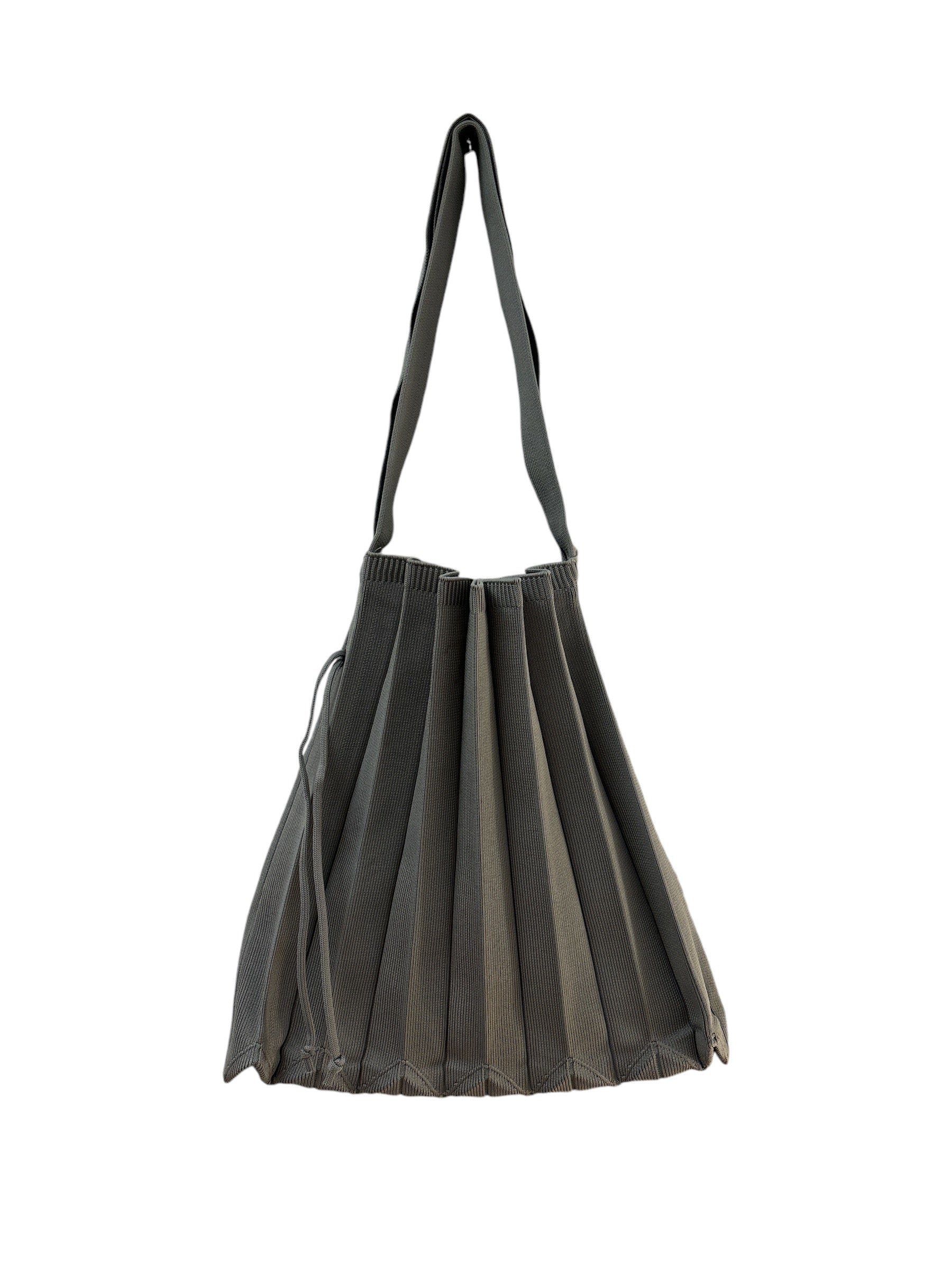 Abanica Tote in spring colors with fan-inspired pleats and two arm straps, perfect for personalizing with brooches or clips. L