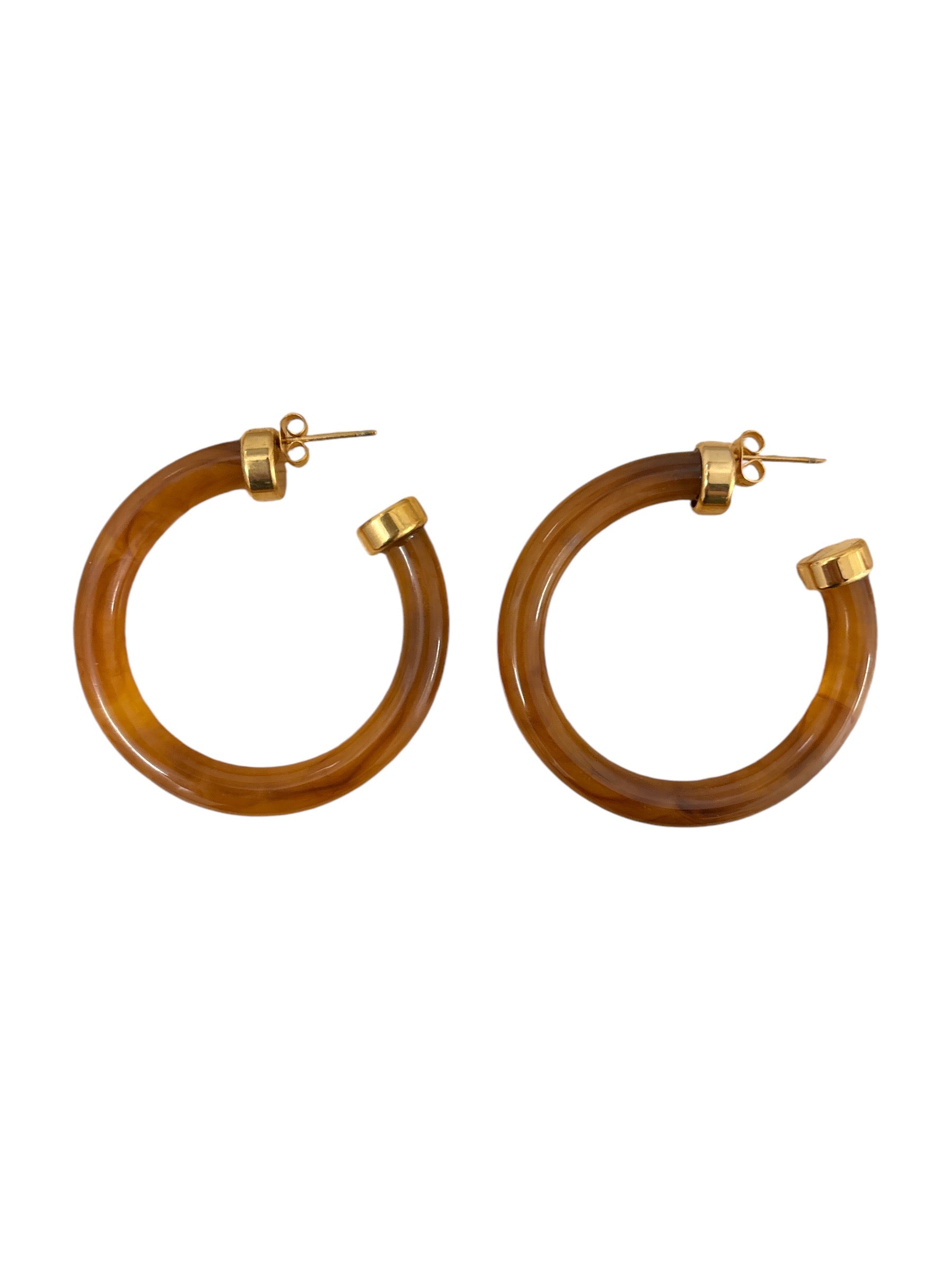 Amber resin hoops with a 4.5cm diameter, combining vintage charm and modern style for effortless elegance.