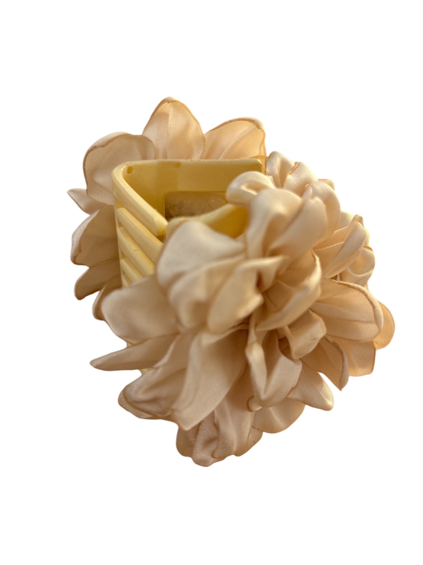 Camelia Claw Clip featuring a large satin flower, perfect for elegant hairstyles or as an accessory for the Abanica Tote.
