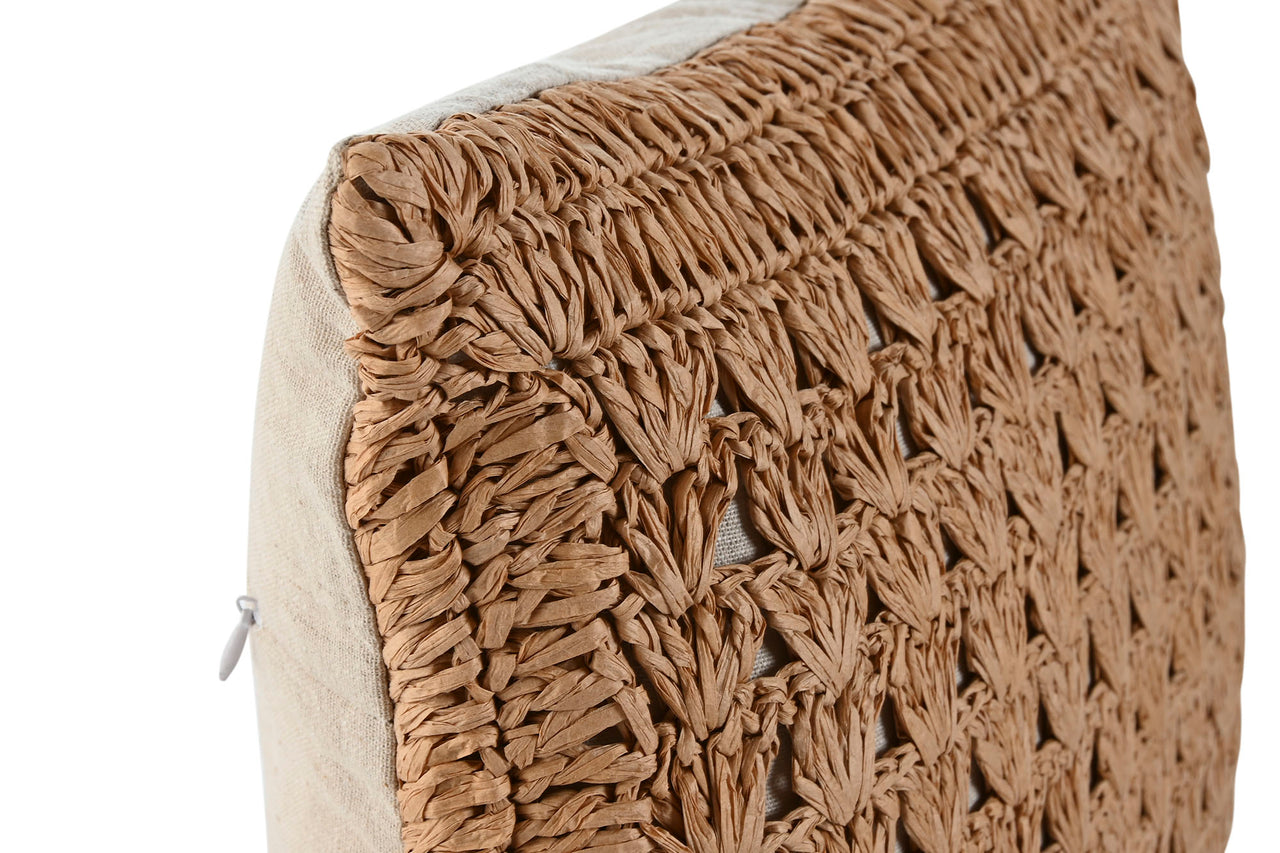 Square woven pillow with a textured polyester front and linen back, 45x45 cm, in neutral earthy tones.